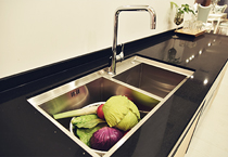 櫥柜臺面選擇應(yīng)該注意什么？