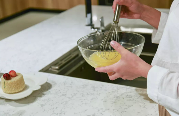 廚房臺(tái)面選擇多？領(lǐng)尚石英石臺(tái)面讓你無(wú)可挑剔