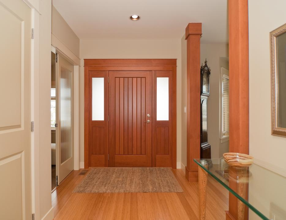 家中的實木門發(fā)霉了，別著急！教您保養(yǎng)訣竅