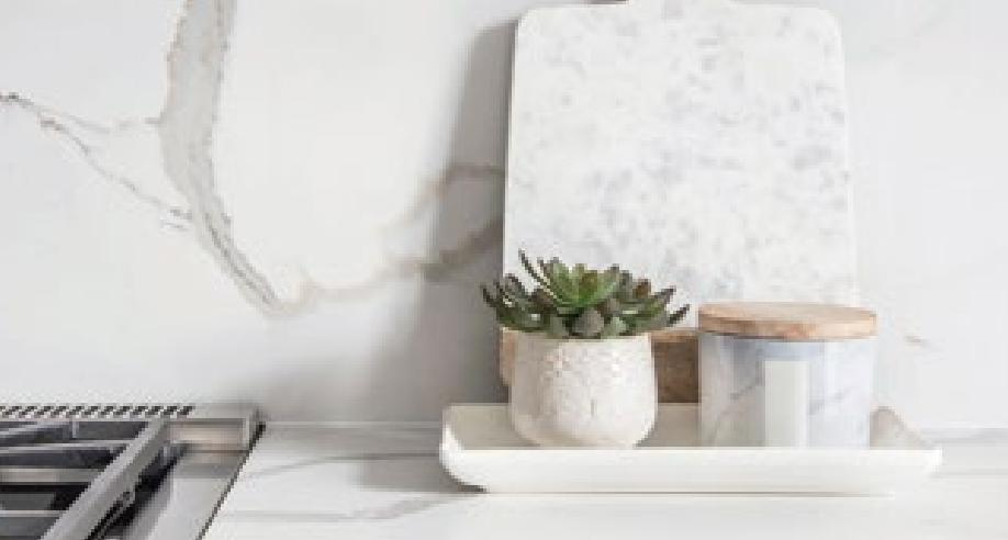 致密無孔，長(zhǎng)效抗污